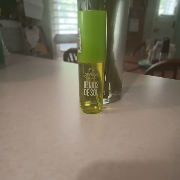 SOLD OUT ON LINE! SOL DE JANEIRO BEIJOS DE SOL.SMELLS JUST LIKE SUMMER!!! - Picture 3 of 5